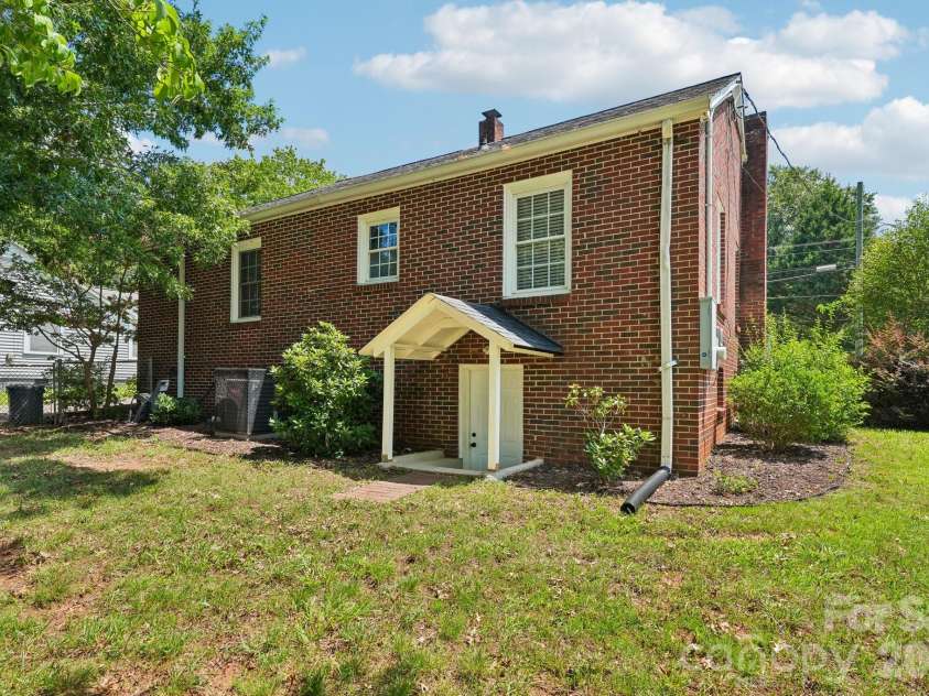 1135 13th Avenue Avenue, Hickory, NC 28601.  MLS# CAR4403535, YatesRealty ID 39314. 