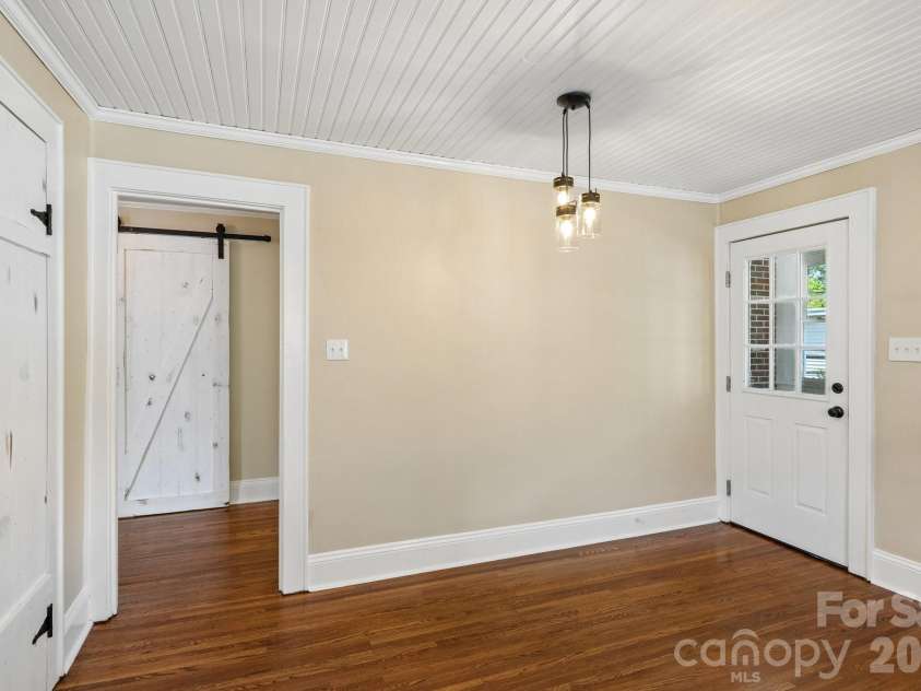 1135 13th Avenue Avenue, Hickory, NC 28601.  MLS# CAR4403535, YatesRealty ID 39314. Entry from Mud Room