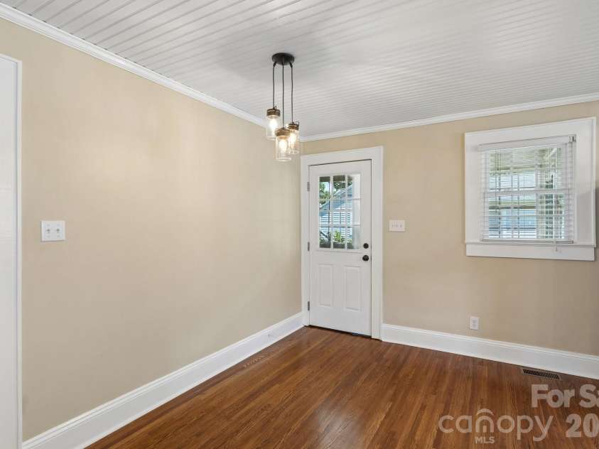 1135 13th Avenue Avenue, Hickory, NC 28601.  MLS# CAR4403535, YatesRealty ID 39314. Entry from Mud Room