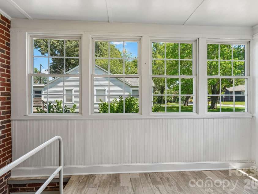 1135 13th Avenue Avenue, Hickory, NC 28601.  MLS# CAR4403535, YatesRealty ID 39314. Mud Room