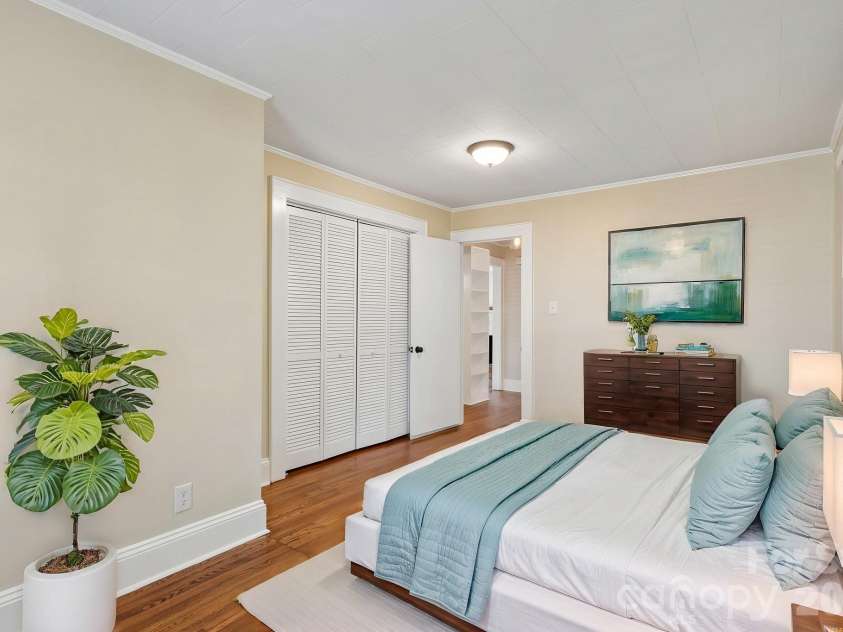1135 13th Avenue Avenue, Hickory, NC 28601.  MLS# CAR4403535, YatesRealty ID 39314. Primary BedroomVirtually staged