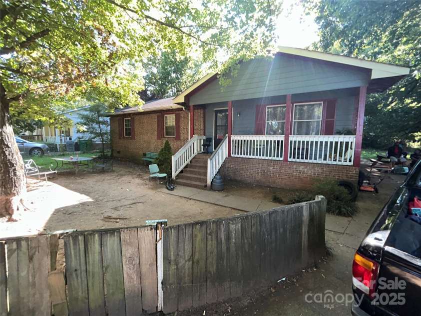 1524 Whisnant Street, Charlotte, NC 28206.  MLS# CAR4298969, YatesRealty ID 39315. View of front exterior. Partially fenced front yard.
