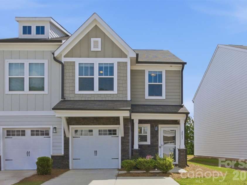 2037 Crooked Oak Lane, York, SC 29745.  MLS# CAR4400785, YatesRealty ID 39319. 
