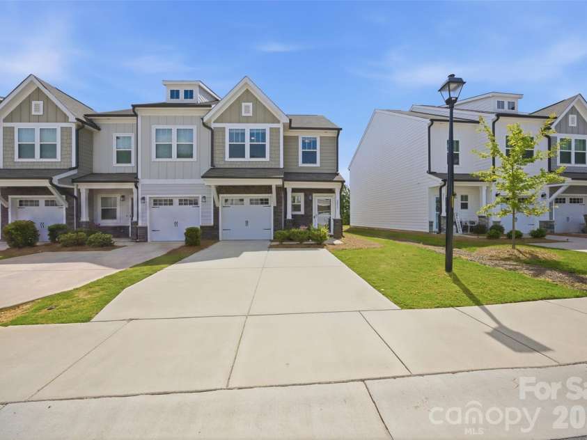 2037 Crooked Oak Lane, York, SC 29745.  MLS# CAR4400785, YatesRealty ID 39319. 