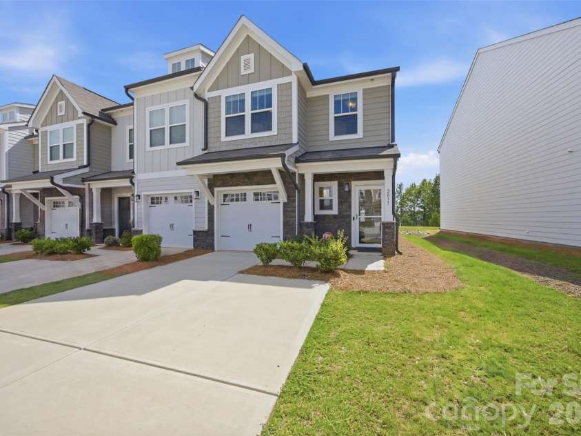 2037 Crooked Oak Lane, York, SC 29745.  MLS# CAR4400785, YatesRealty ID 39319. 