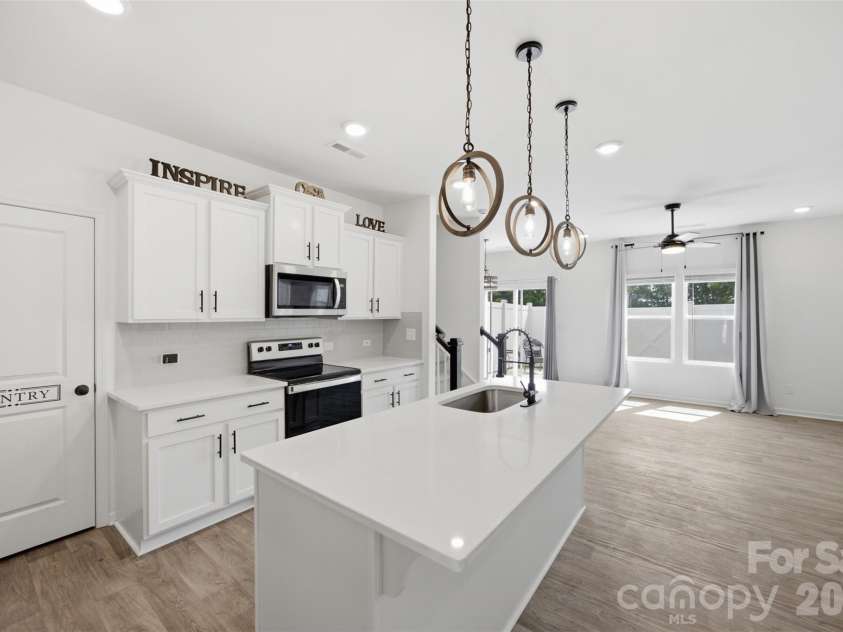 2037 Crooked Oak Lane, York, SC 29745.  MLS# CAR4400785, YatesRealty ID 39319. 