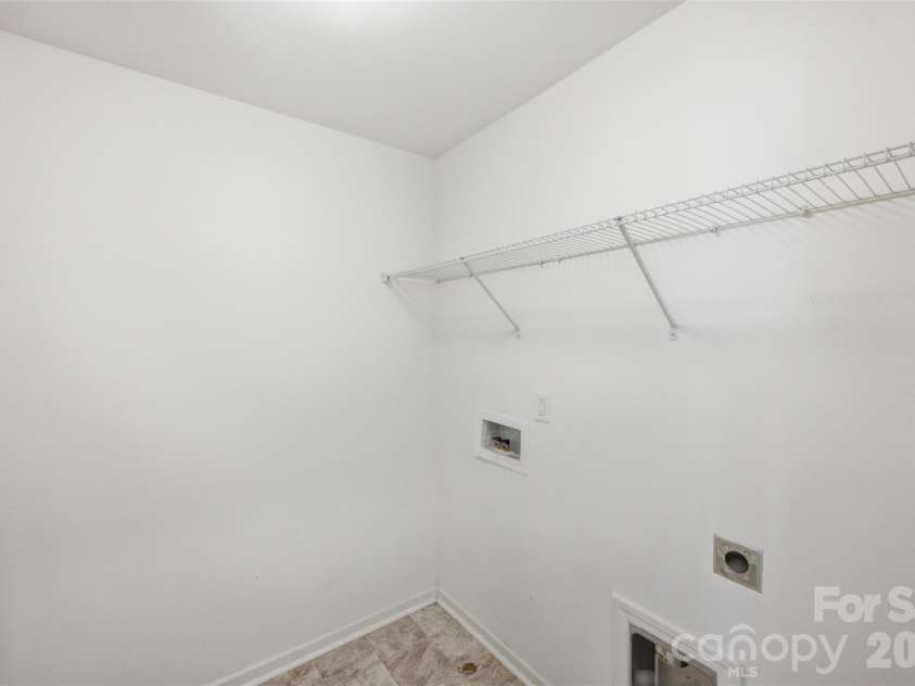 2037 Crooked Oak Lane, York, SC 29745.  MLS# CAR4400785, YatesRealty ID 39319. 