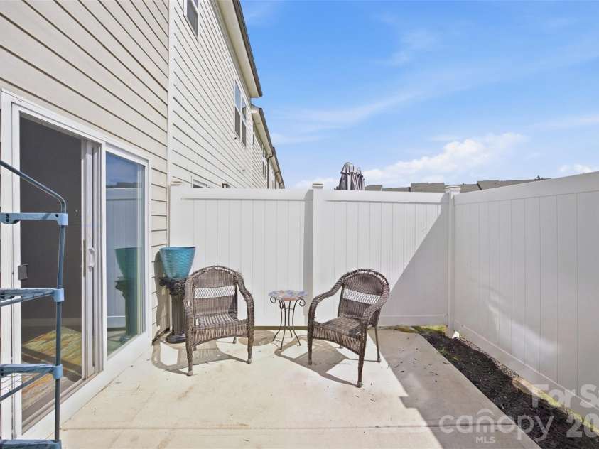 2037 Crooked Oak Lane, York, SC 29745.  MLS# CAR4400785, YatesRealty ID 39319. 