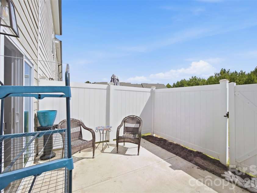 2037 Crooked Oak Lane, York, SC 29745.  MLS# CAR4400785, YatesRealty ID 39319. 