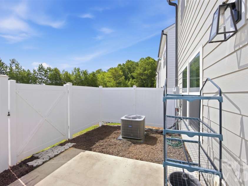 2037 Crooked Oak Lane, York, SC 29745.  MLS# CAR4400785, YatesRealty ID 39319. 