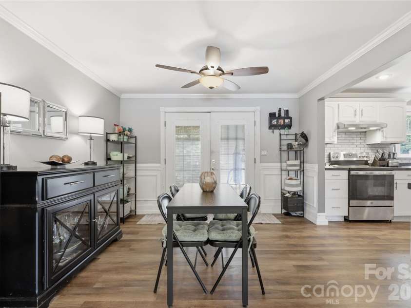 21013 Entrada Drive, Cornelius, NC 28031.  MLS# CAR4402041, YatesRealty ID 39320. A cozy dining space tucked conveniently beside the kitchen.