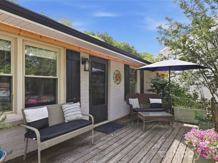 21013 Entrada Drive, Cornelius, NC 28031.  MLS# CAR4402041, YatesRealty ID 39320. Front deck seating creates a welcoming place to unwind.