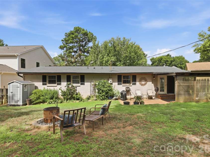 21013 Entrada Drive, Cornelius, NC 28031.  MLS# CAR4402041, YatesRealty ID 39320. Rear exterior with covered patio and easy backyard access.