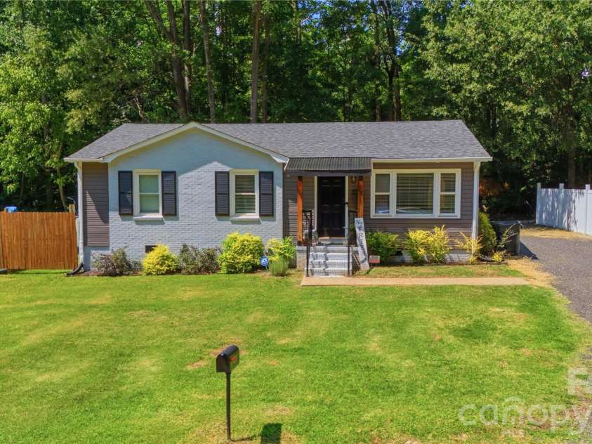 131 Hickory Lane, York, SC 29745.  MLS# CAR4400847, YatesRealty ID 39321. 