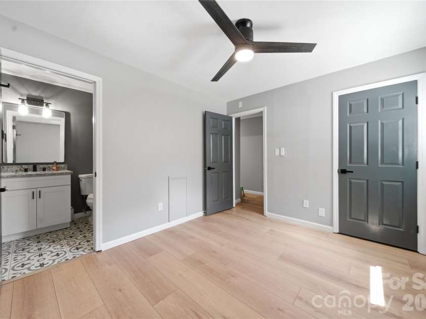 131 Hickory Lane, York, SC 29745.  MLS# CAR4400847, YatesRealty ID 39321. 