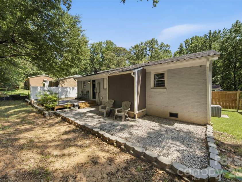 131 Hickory Lane, York, SC 29745.  MLS# CAR4400847, YatesRealty ID 39321. 