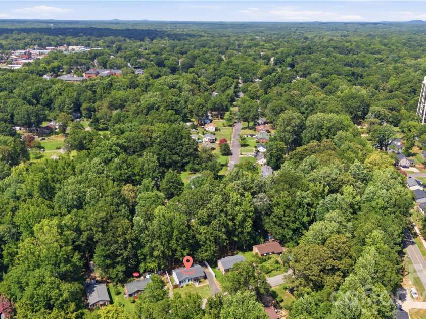 131 Hickory Lane, York, SC 29745.  MLS# CAR4400847, YatesRealty ID 39321. 