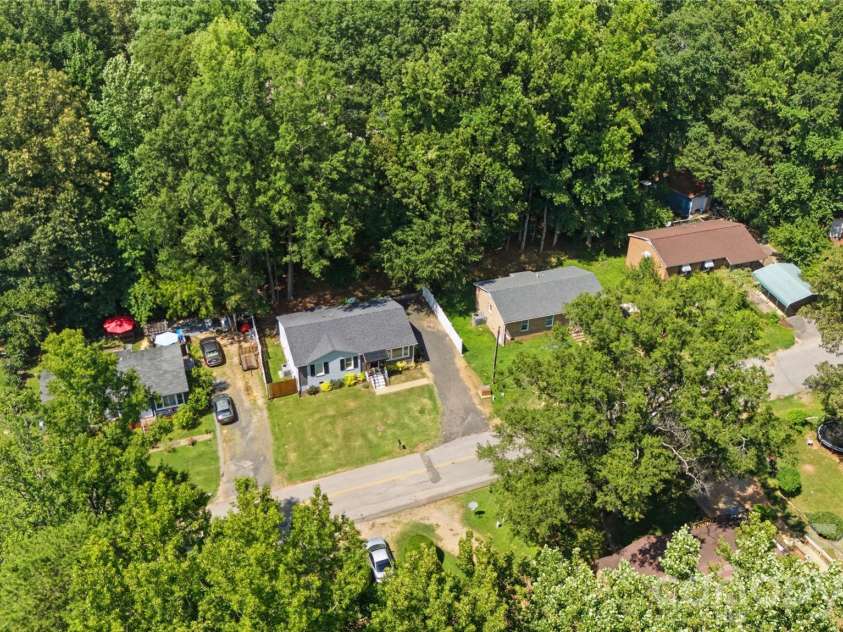 131 Hickory Lane, York, SC 29745.  MLS# CAR4400847, YatesRealty ID 39321. 