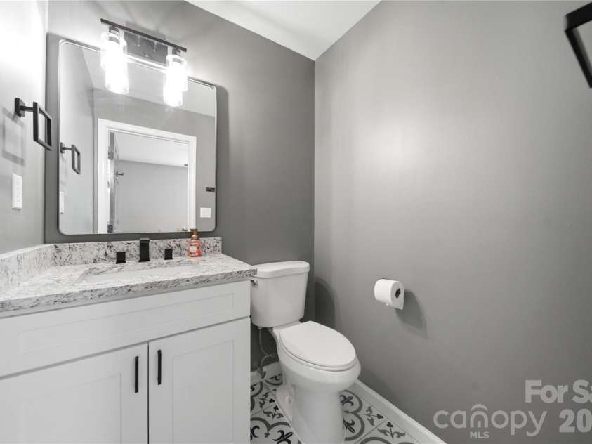 131 Hickory Lane, York, SC 29745.  MLS# CAR4400847, YatesRealty ID 39321. Half bath