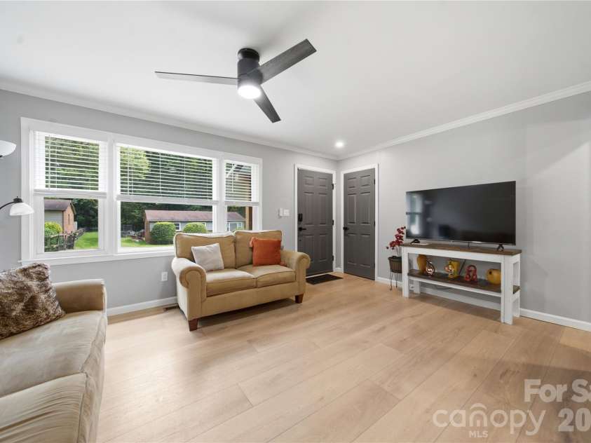 131 Hickory Lane, York, SC 29745.  MLS# CAR4400847, YatesRealty ID 39321. Living room