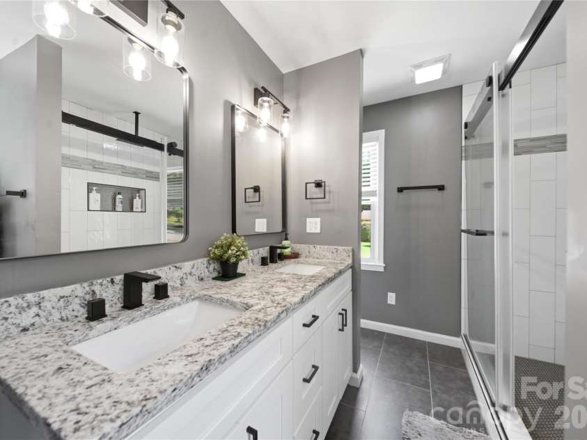 131 Hickory Lane, York, SC 29745.  MLS# CAR4400847, YatesRealty ID 39321. Primary Bathroom