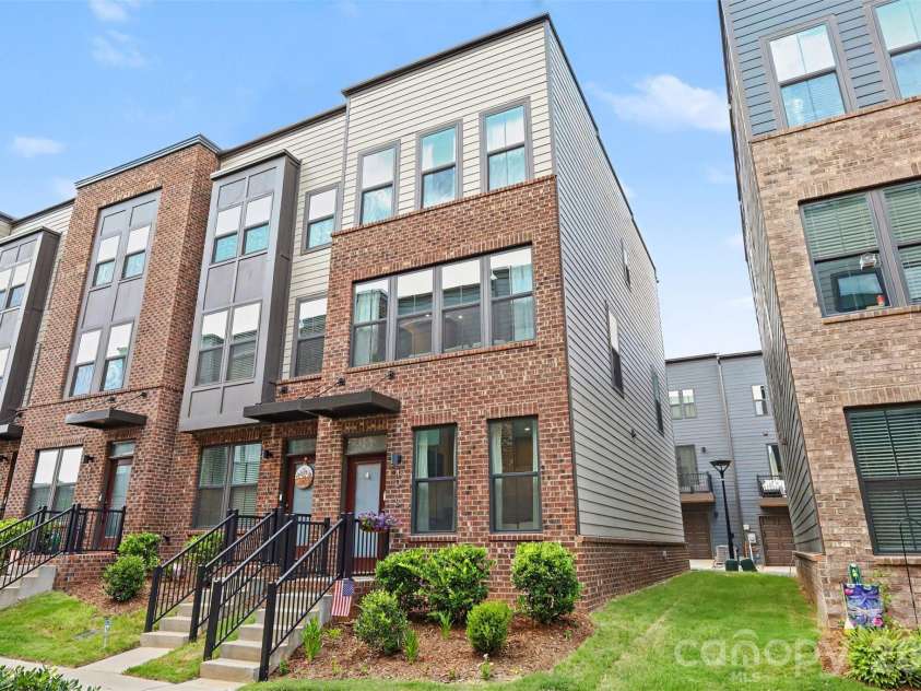 1018 Simcoe Lane, Charlotte, NC 28217.  MLS# CAR4402464, YatesRealty ID 39324. 