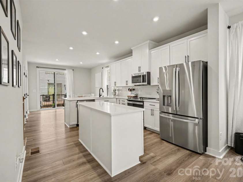 1018 Simcoe Lane, Charlotte, NC 28217.  MLS# CAR4402464, YatesRealty ID 39324. 