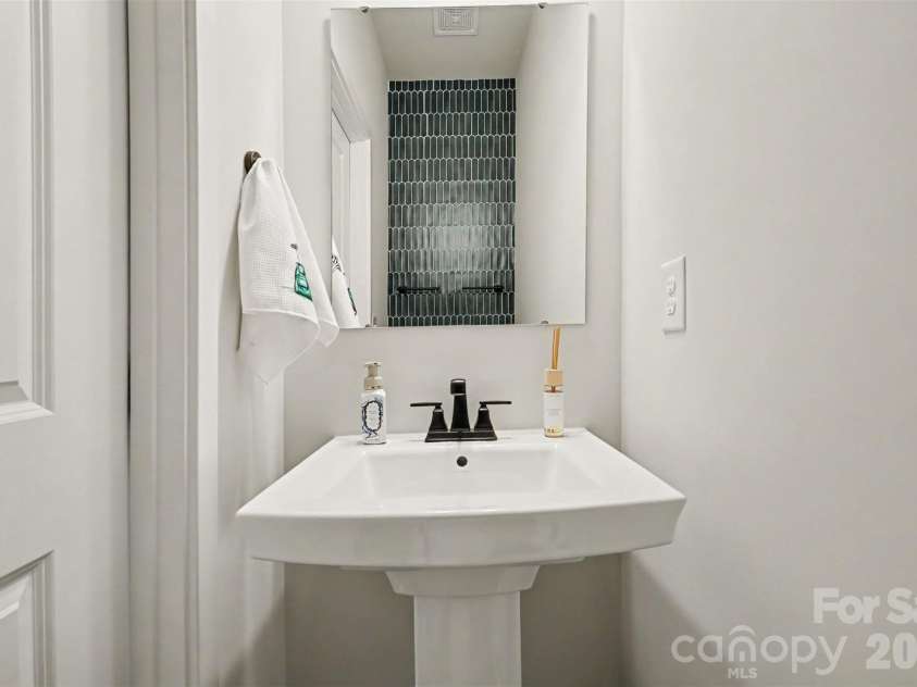 1018 Simcoe Lane, Charlotte, NC 28217.  MLS# CAR4402464, YatesRealty ID 39324. 