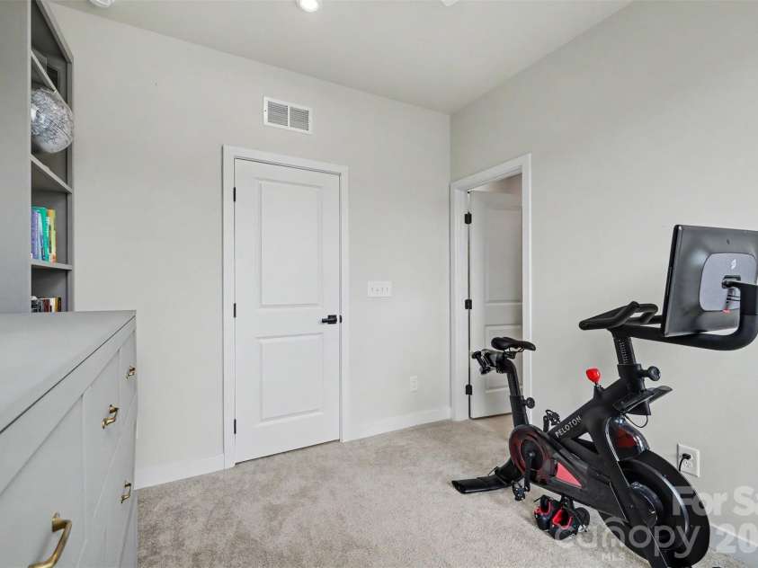 1018 Simcoe Lane, Charlotte, NC 28217.  MLS# CAR4402464, YatesRealty ID 39324. 