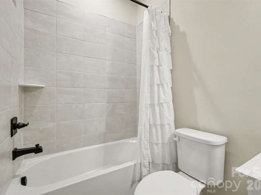 1018 Simcoe Lane, Charlotte, NC 28217.  MLS# CAR4402464, YatesRealty ID 39324. 
