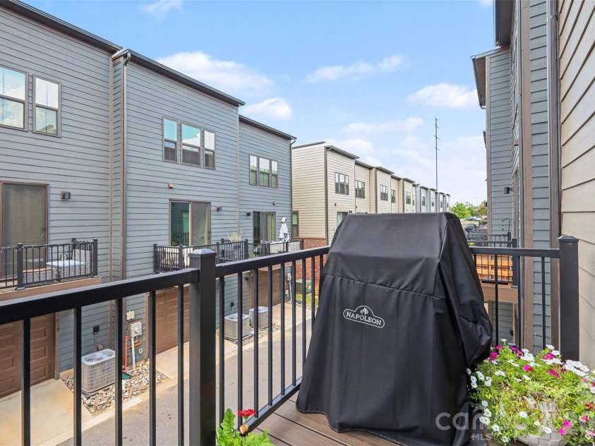 1018 Simcoe Lane, Charlotte, NC 28217.  MLS# CAR4402464, YatesRealty ID 39324. 