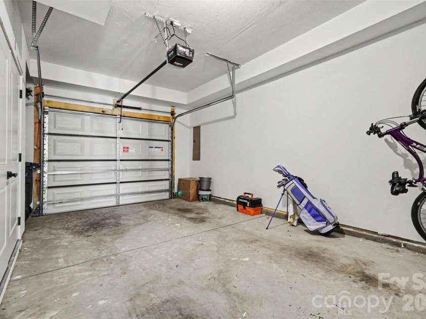 1018 Simcoe Lane, Charlotte, NC 28217.  MLS# CAR4402464, YatesRealty ID 39324. 
