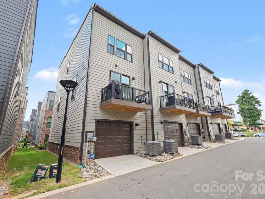 1018 Simcoe Lane, Charlotte, NC 28217.  MLS# CAR4402464, YatesRealty ID 39324. 