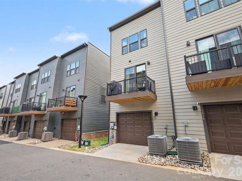 1018 Simcoe Lane, Charlotte, NC 28217.  MLS# CAR4402464, YatesRealty ID 39324. 