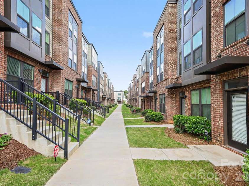 1018 Simcoe Lane, Charlotte, NC 28217.  MLS# CAR4402464, YatesRealty ID 39324. 