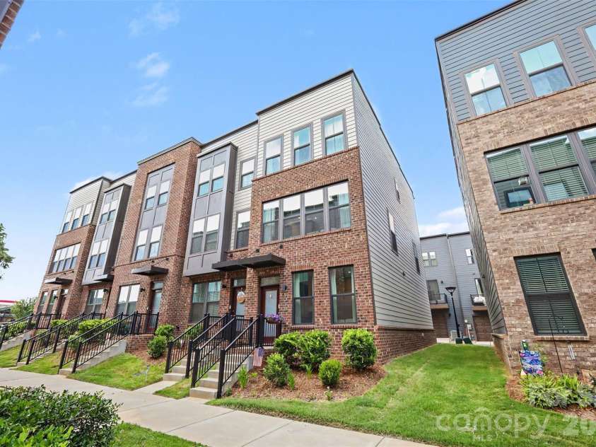 1018 Simcoe Lane, Charlotte, NC 28217.  MLS# CAR4402464, YatesRealty ID 39324. 