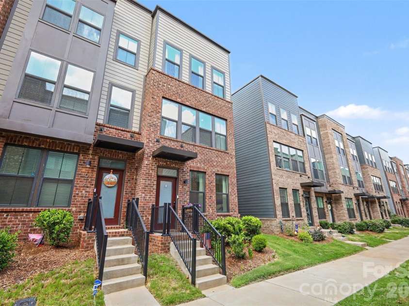 1018 Simcoe Lane, Charlotte, NC 28217.  MLS# CAR4402464, YatesRealty ID 39324. 