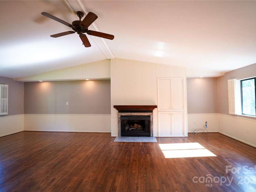 262 Rooster Cove, Brevard, NC 28712.  MLS# CAR4292738, YatesRealty ID 39326. Large, bright, open living area with vaulted ceilings and gas logs.