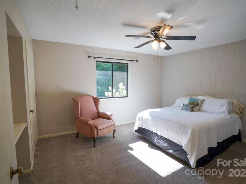 262 Rooster Cove, Brevard, NC 28712.  MLS# CAR4332799, YatesRealty ID 39326. Main level bedroom