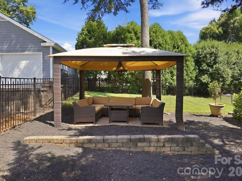 9200 Deer Spring Lane, Charlotte, NC 28210.  MLS# CAR4402944, YatesRealty ID 39328. Backyard
