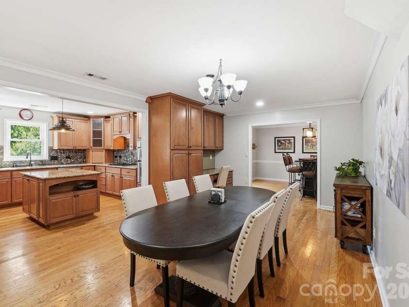 9200 Deer Spring Lane, Charlotte, NC 28210.  MLS# CAR4402944, YatesRealty ID 39328. Dining Room