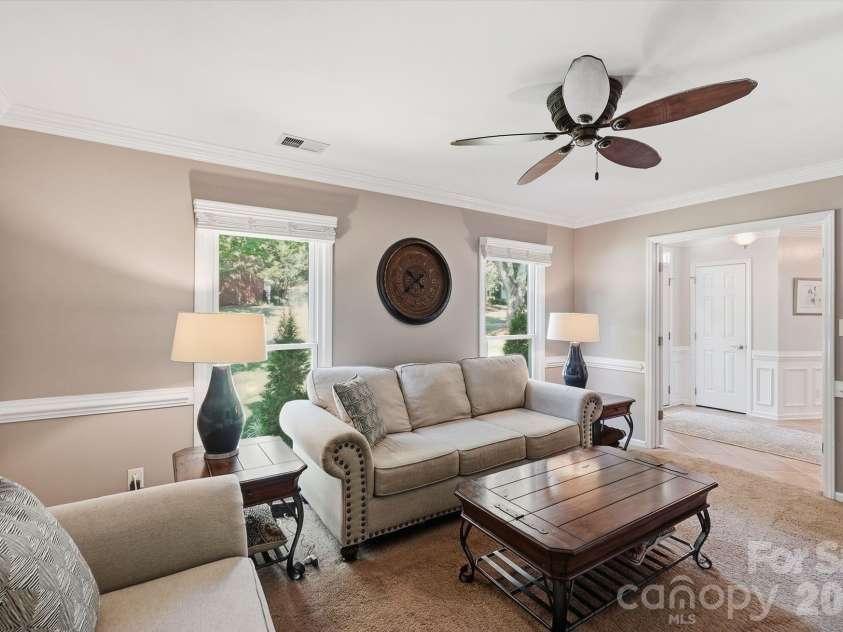9200 Deer Spring Lane, Charlotte, NC 28210.  MLS# CAR4402944, YatesRealty ID 39328. Family Room