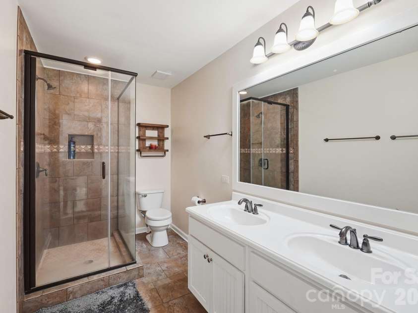 9200 Deer Spring Lane, Charlotte, NC 28210.  MLS# CAR4402944, YatesRealty ID 39328. Full Bathroom 2
