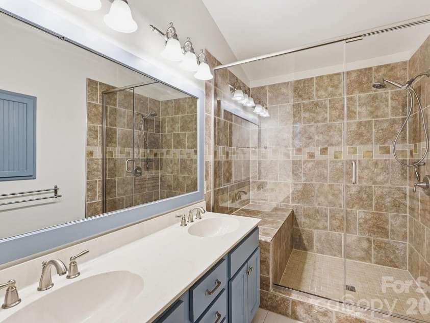 9200 Deer Spring Lane, Charlotte, NC 28210.  MLS# CAR4402944, YatesRealty ID 39328. Full Bathroom 3