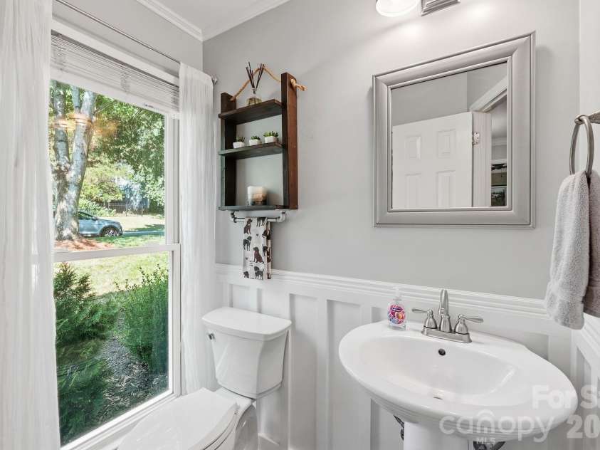 9200 Deer Spring Lane, Charlotte, NC 28210.  MLS# CAR4402944, YatesRealty ID 39328. Half Bathroom