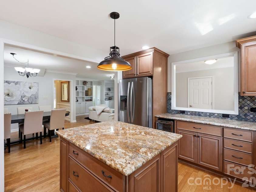 9200 Deer Spring Lane, Charlotte, NC 28210.  MLS# CAR4402944, YatesRealty ID 39328. Kitchen