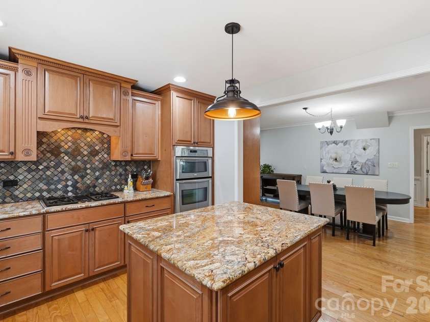 9200 Deer Spring Lane, Charlotte, NC 28210.  MLS# CAR4402944, YatesRealty ID 39328. Kitchen