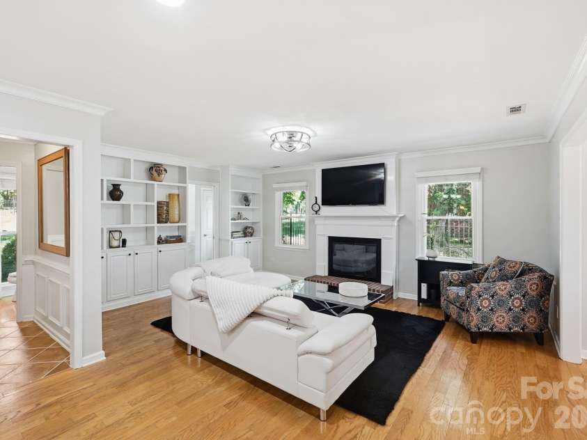 9200 Deer Spring Lane, Charlotte, NC 28210.  MLS# CAR4402944, YatesRealty ID 39328. Living Room