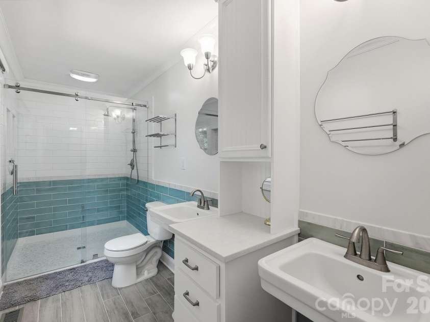 9200 Deer Spring Lane, Charlotte, NC 28210.  MLS# CAR4402944, YatesRealty ID 39328. Primary Bathroom