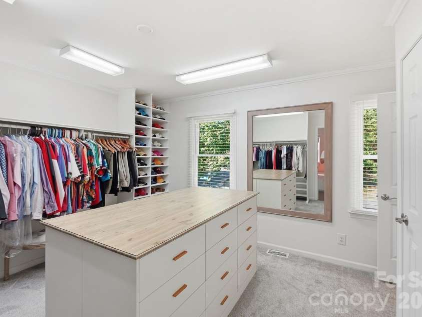 9200 Deer Spring Lane, Charlotte, NC 28210.  MLS# CAR4402944, YatesRealty ID 39328. Primary Closet